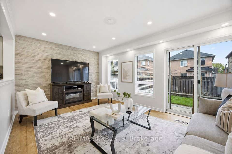 40 Dills Crescent, Milton, ON L9T 5P2