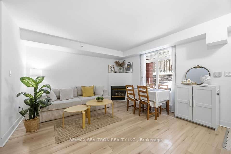 415 Jarvis Street #121, Toronto, ON M4Y 3C1