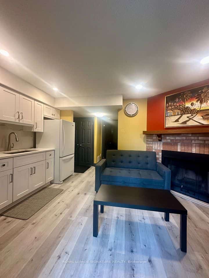6859 Edenwood Drive #20, Mississauga, ON L5N 5Z8