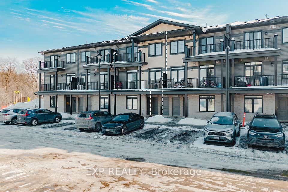106 Lomond Lane, Kitchener, ON N2R 0T6
