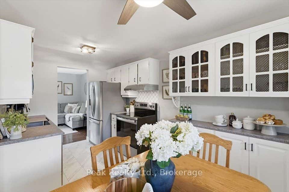 1673 Applewood Crescent, Peterborough, ON K9K 1N3
