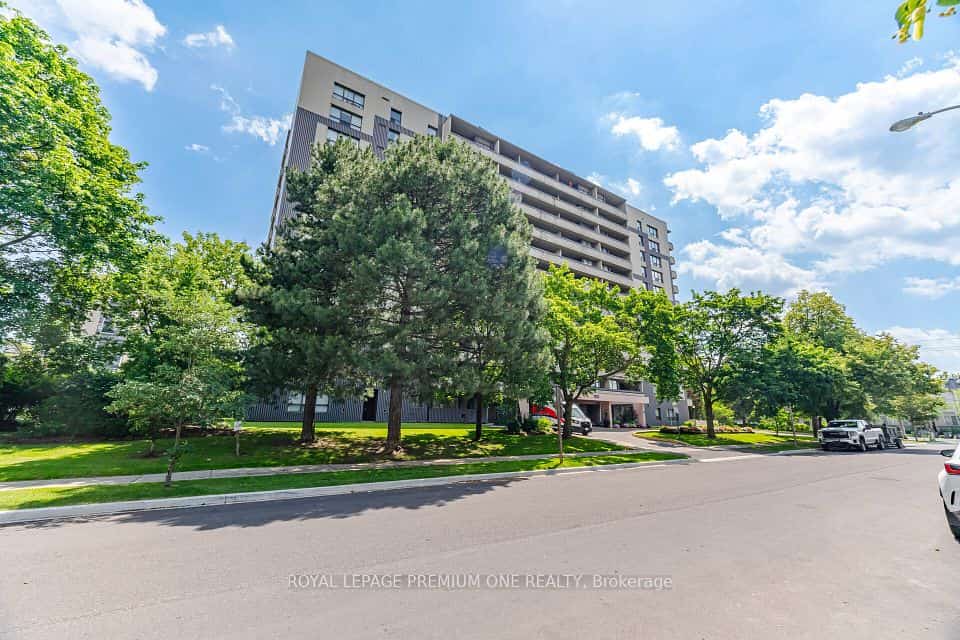 100 Canyon Avenue #302, Toronto, ON M3H 5T9