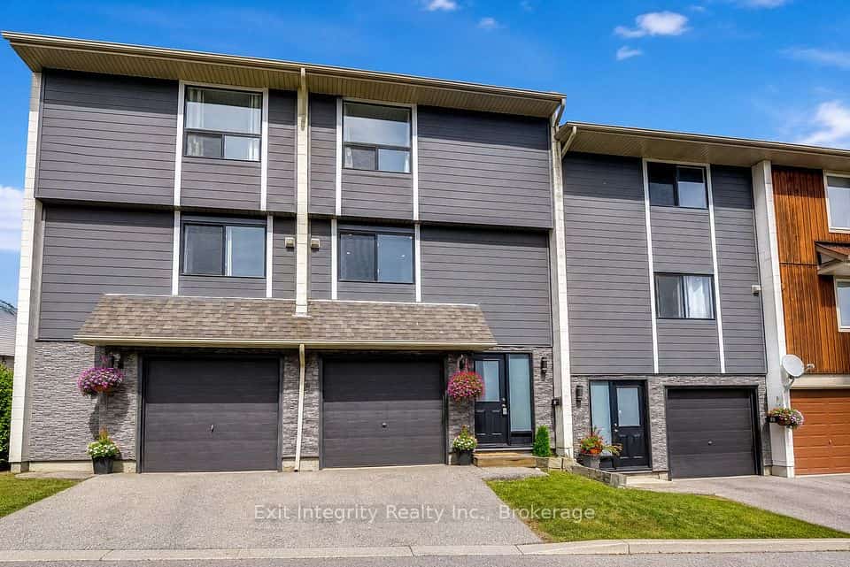 135 (18) S Chalmers Street S, Cambridge, ON N1R 6M2