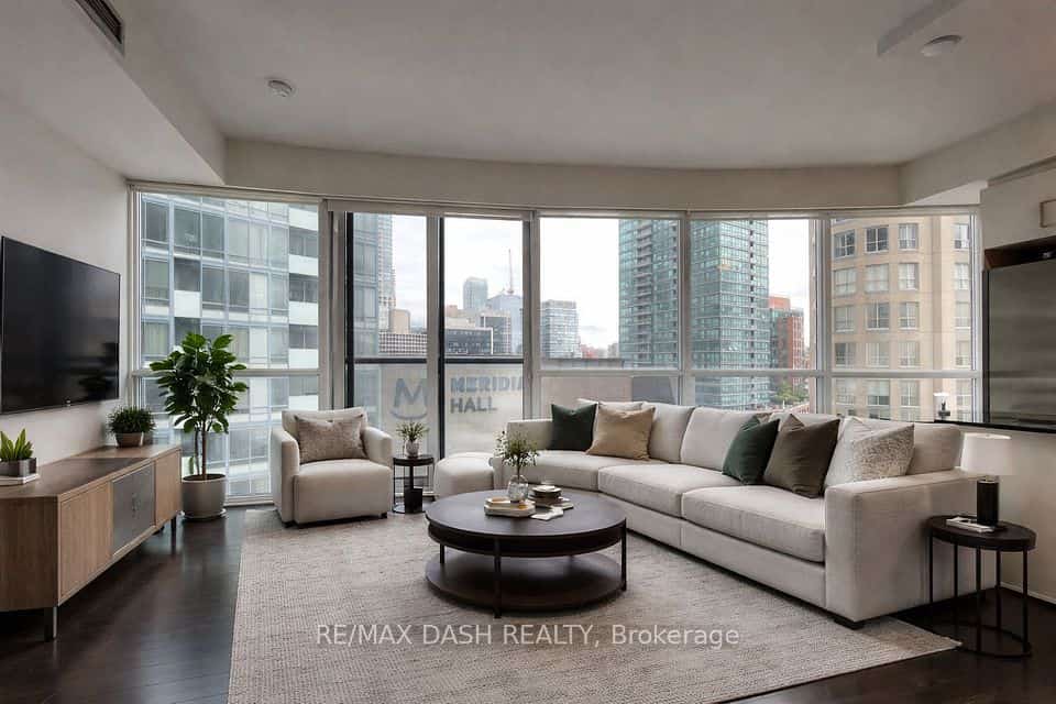 1 The Esplanade Drive #1005, Toronto, ON M5E 0A8