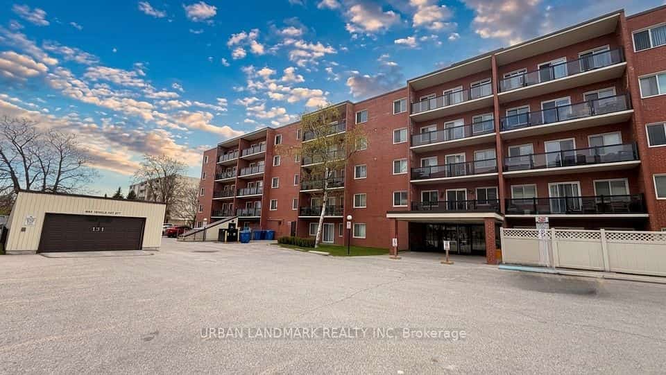Tolmin Towers, Oshawa