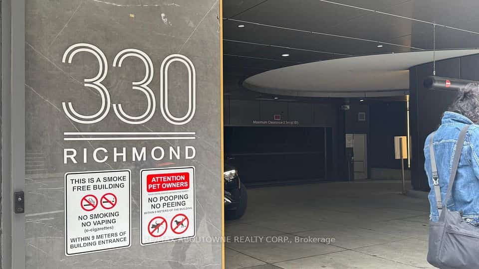 330 Richmond Street W, Toronto, ON M5V 0M4