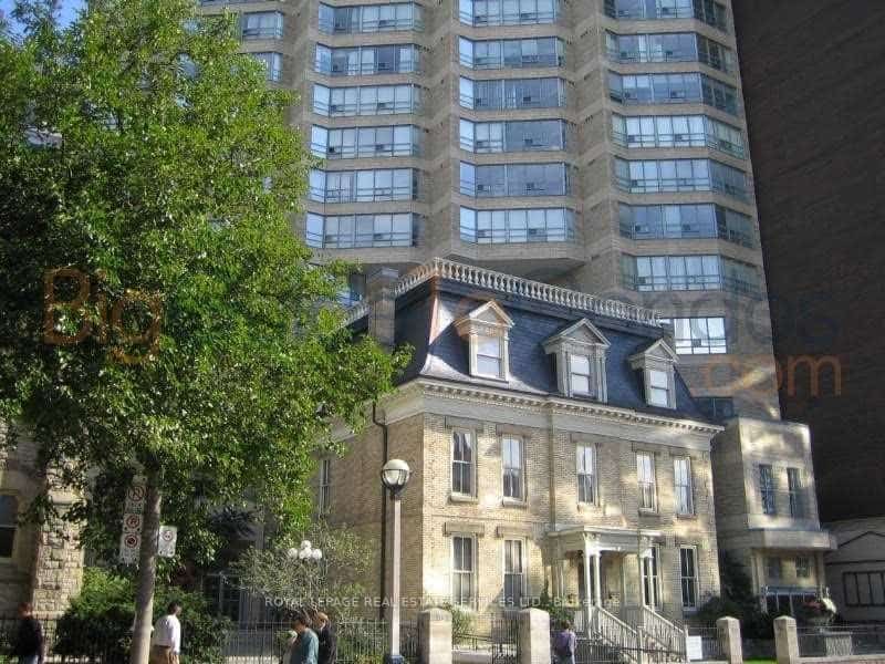 71 Simcoe Street #1503, Toronto, ON M5J 2S9