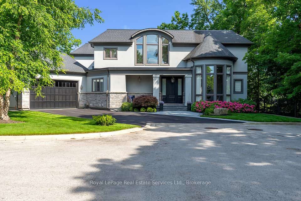 456 Lakeshore Road W, Oakville, ON L6K 1G5