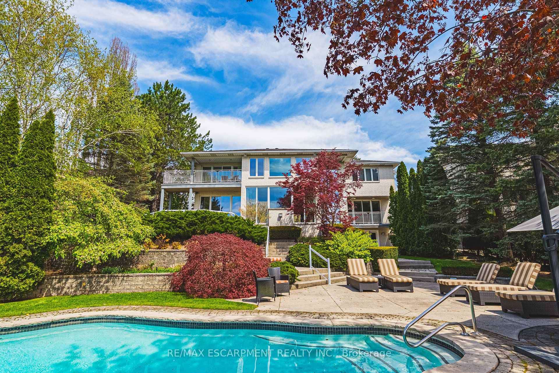 2 Anslow Court, Hamilton, ON L9H 6Z2