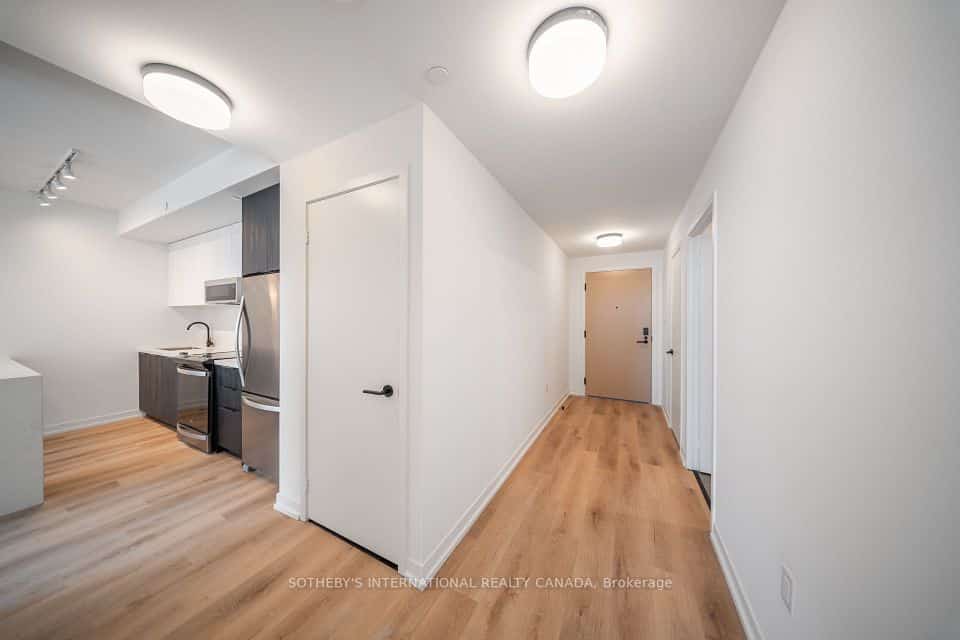 5 York Garden Way #1711, Toronto, ON M6A 2V1