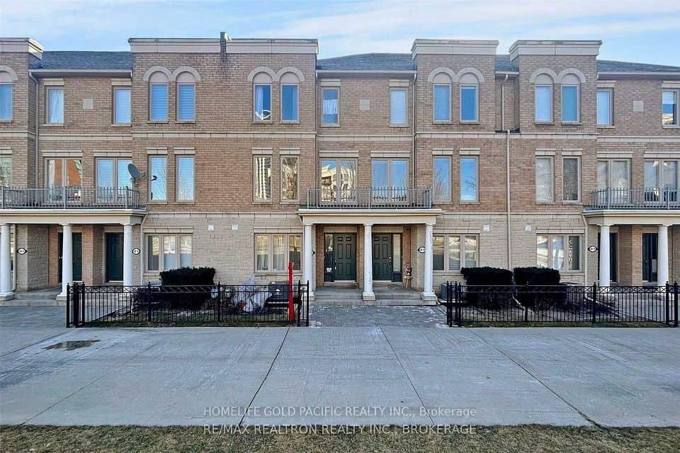 68 Galleria Parkway, Markham