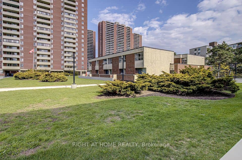 8 Crescent Town Road, Toronto