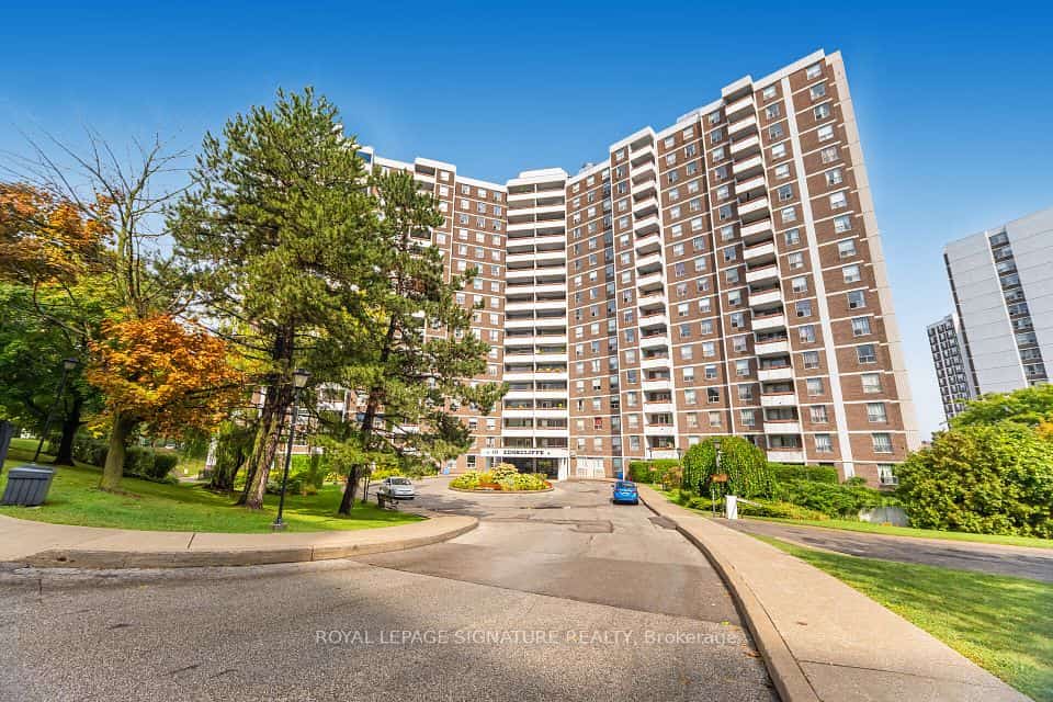 10 Edgecliff Golfway #303, Toronto, ON M3C 3A3