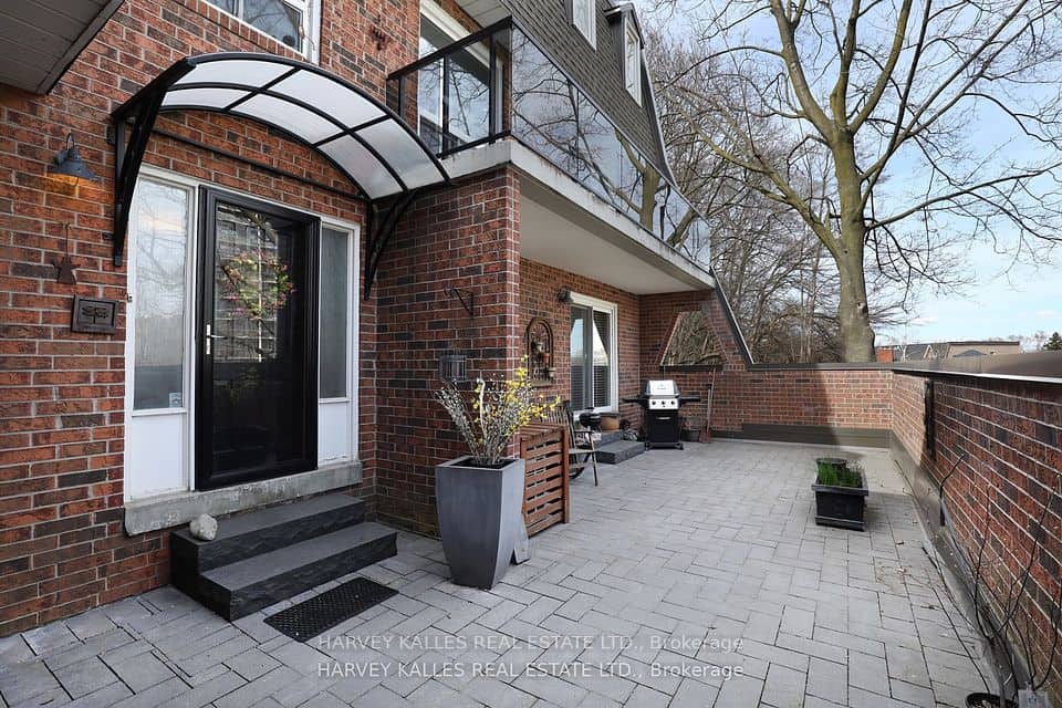18 La Rose Avenue, Toronto