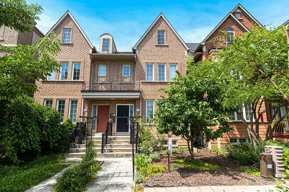 293 Murray Ross Parkway, Toronto, ON M3J 3N7