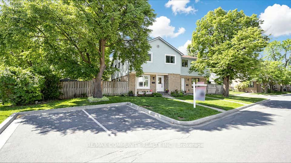 6540 Falconer Drive #126, Mississauga, ON L5N 1M1