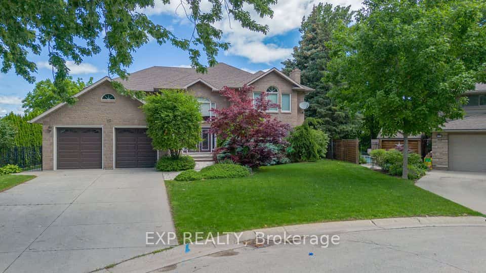 22 Burt Court, Hamilton, ON L8G 3H4