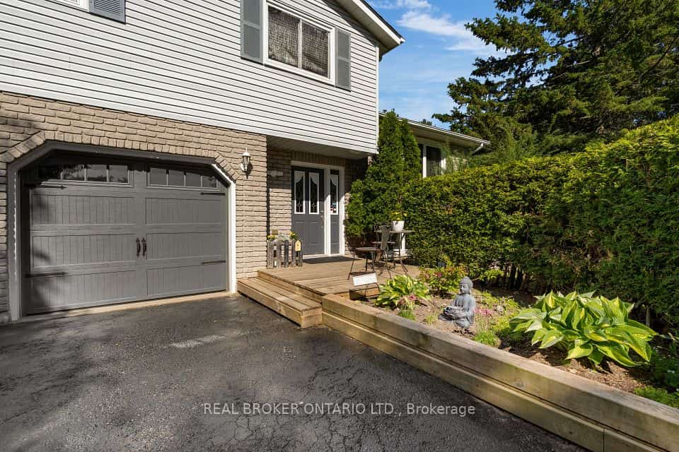 215 Mary Anne Drive, Barrie, ON L4N 4T1