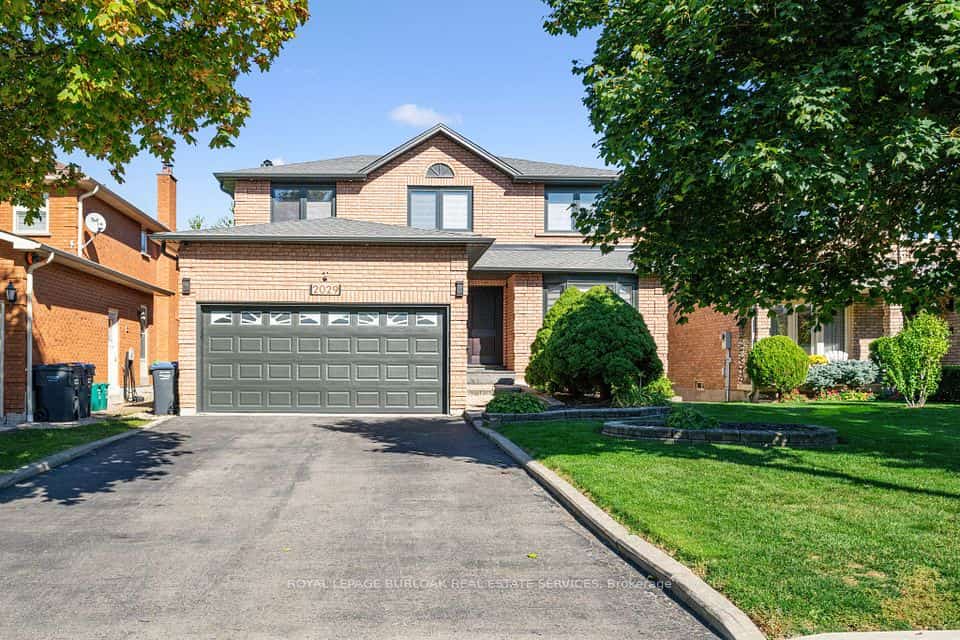 2029 Kempton Park Drive, Mississauga, ON L5M 2Z4