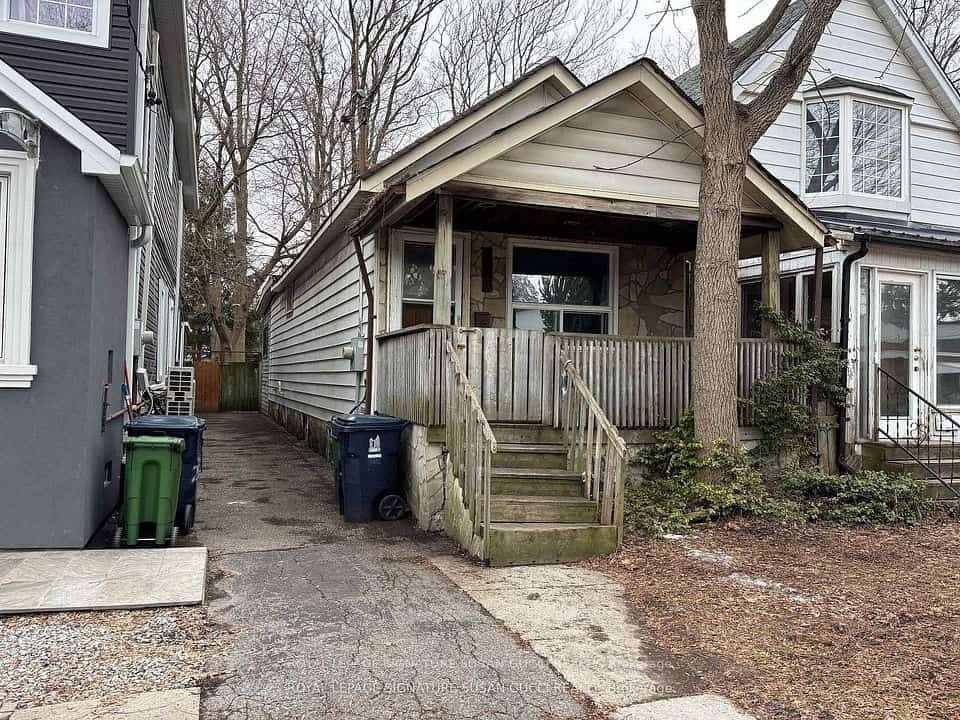 215 Gowan Avenue, Toronto, ON M4J 2K7