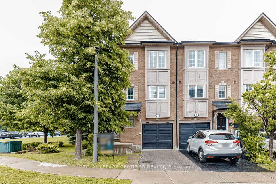 1128 Dundas Street W #1, Mississauga, ON L5C 1E1
