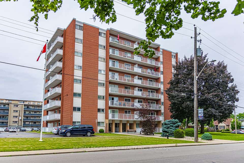 8 WOODMAN Drive #805, Hamilton, ON L8K 4C9