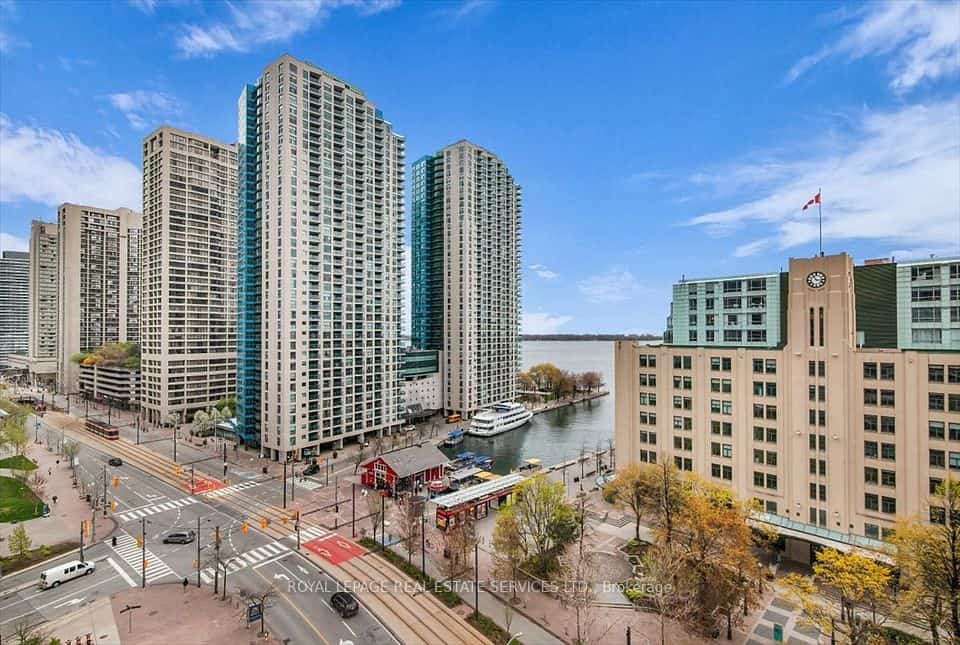 208 Queens Quay W #1104, Toronto, ON M5J 2Y5