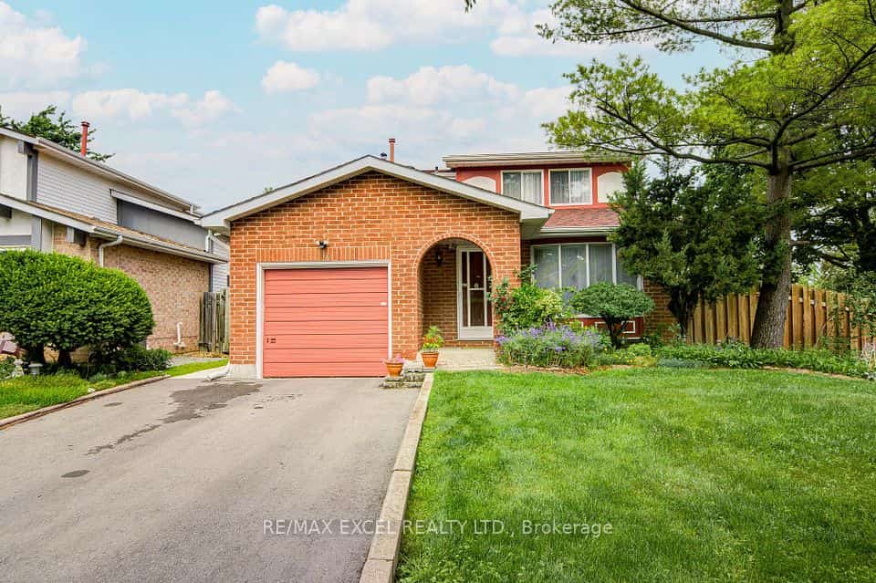 176 Goldhawk Trail, Toronto, ON M1V 1X2