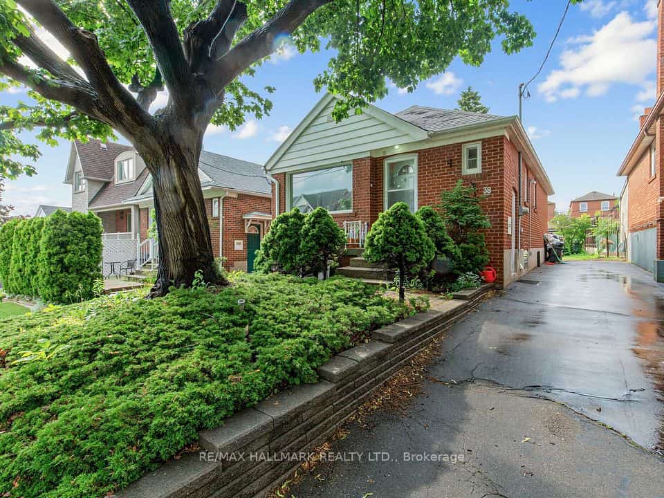 38 Ypres Road, Toronto, ON M6M 1N9