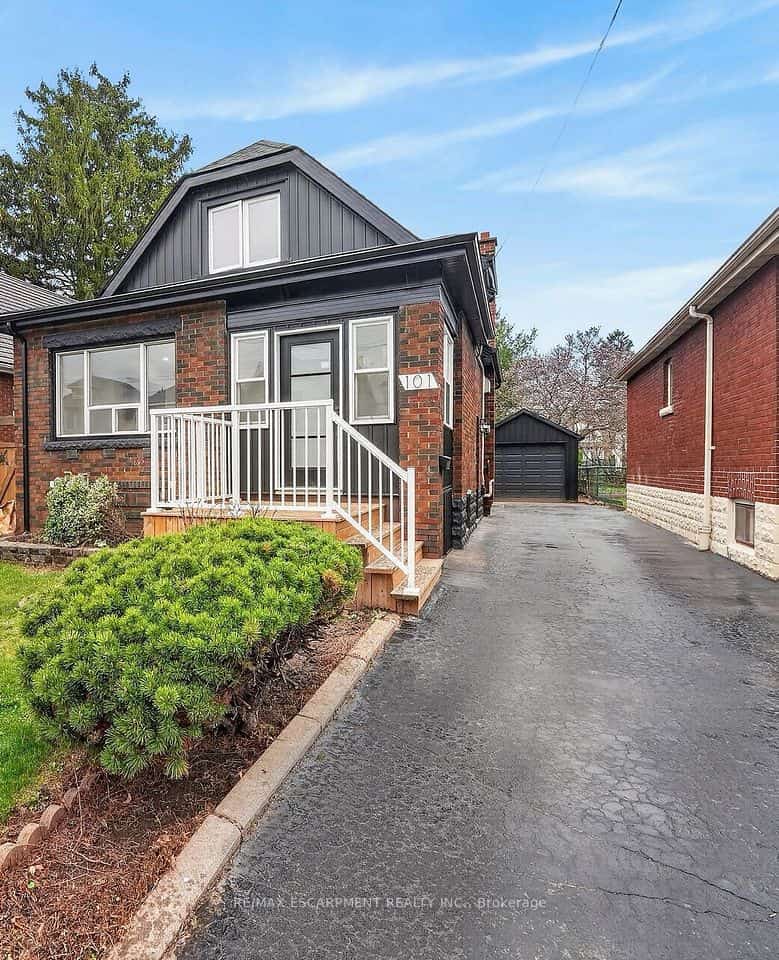 101 Houghton Avenue S, Hamilton, ON L8K 2M9
