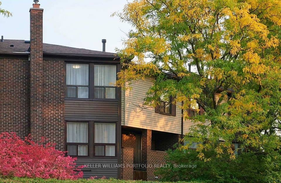 10 Lofty Hill Way, Toronto