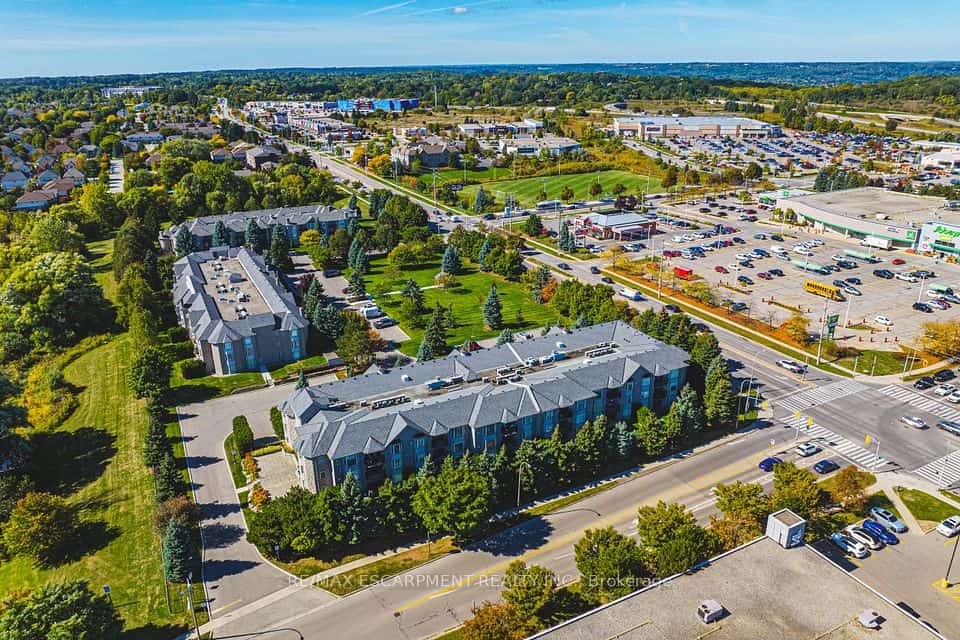 990 Golf Links Road #308, Hamilton, ON L9K 1J8