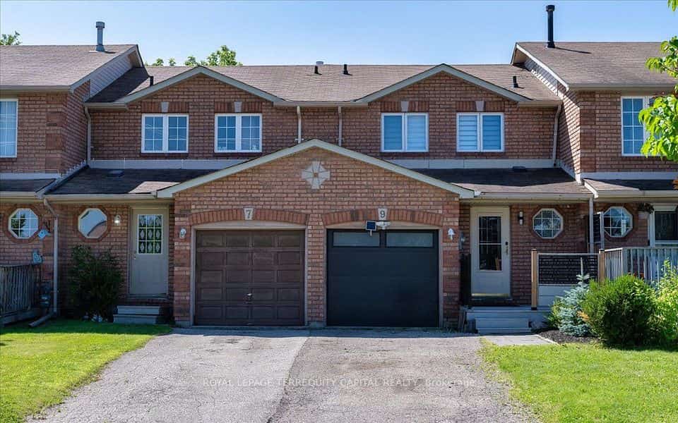 9 Seymour Crescent, Barrie, ON L4N 8N4
