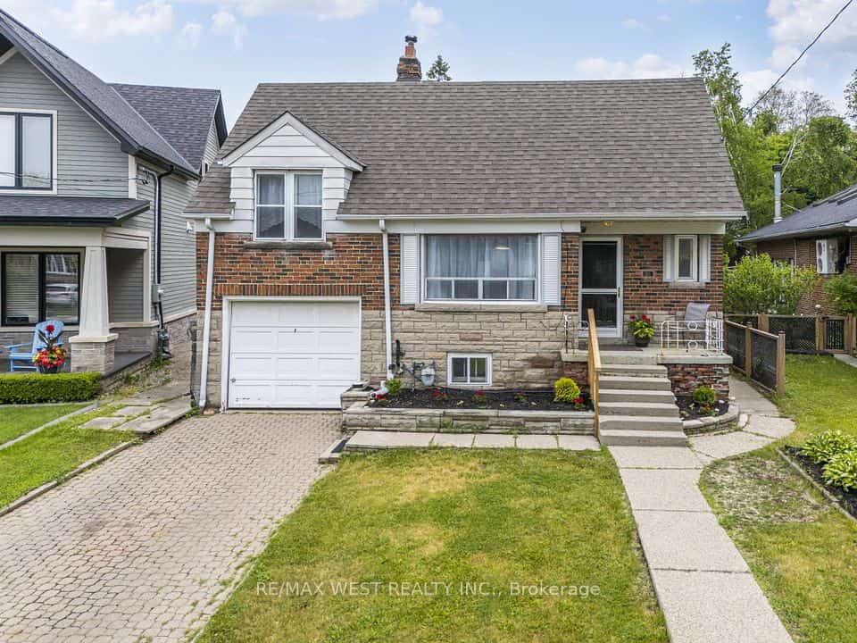 26 Parkland Road, Toronto, ON M1N 1Y8
