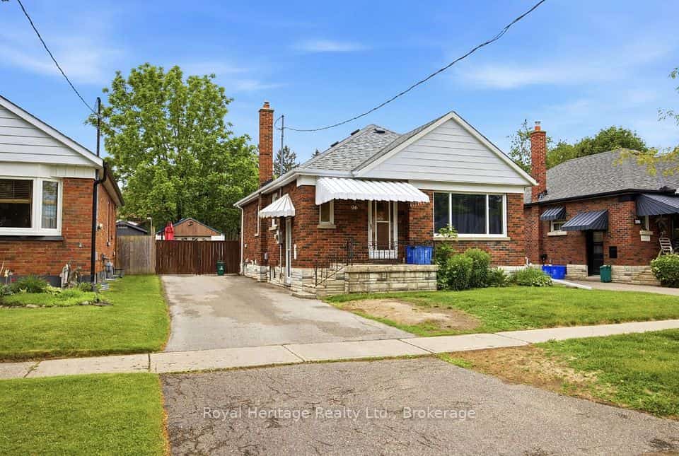 96 Oakes Avenue, Oshawa, ON L1G 6C6