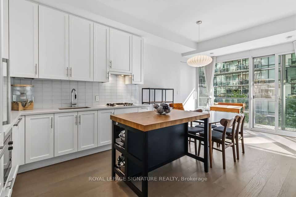29 Queens Quay E #518, Toronto, ON M5E 0A4