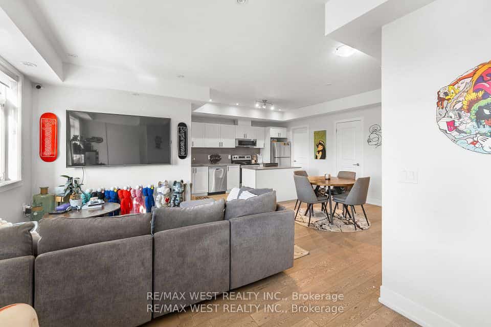 1062 Douglas McCurdy Common, Mississauga