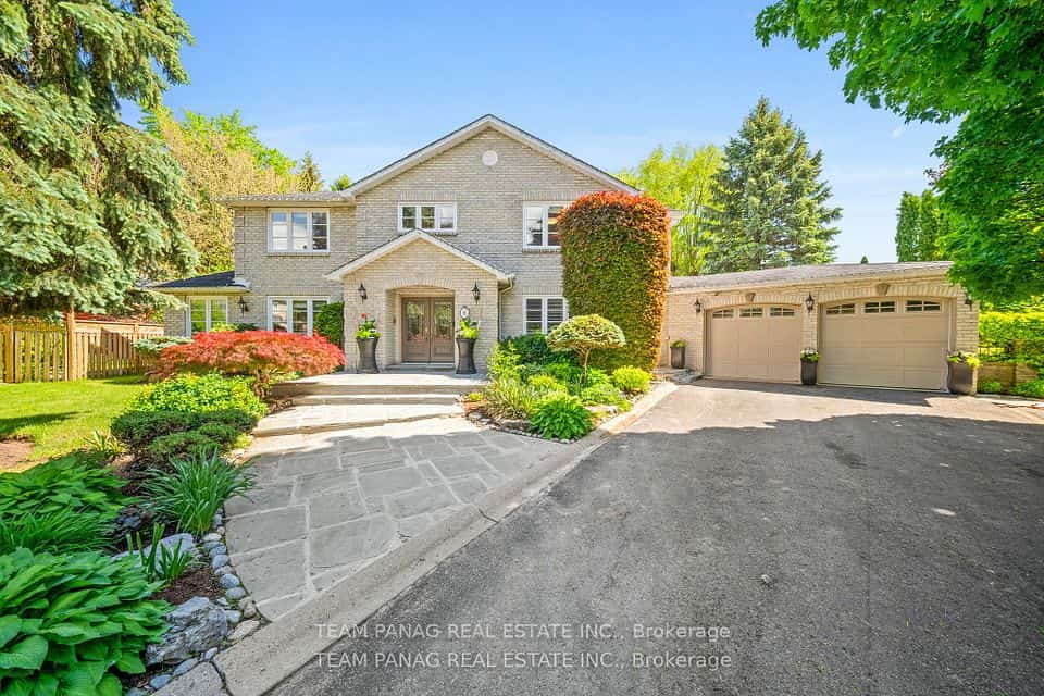 8 Enchanted Court, Brampton, ON L6Z 3M9