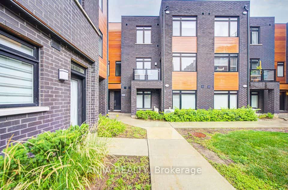 370D Red Maple Road #105, Richmond Hill, ON L4C 5T4