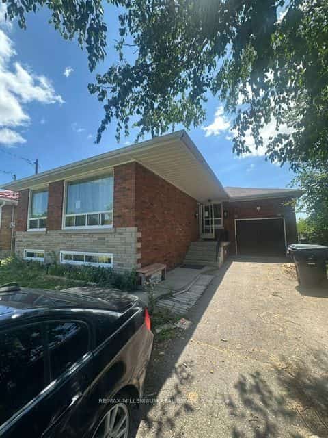 5 Brewton Road, Toronto, ON M1G 1W2