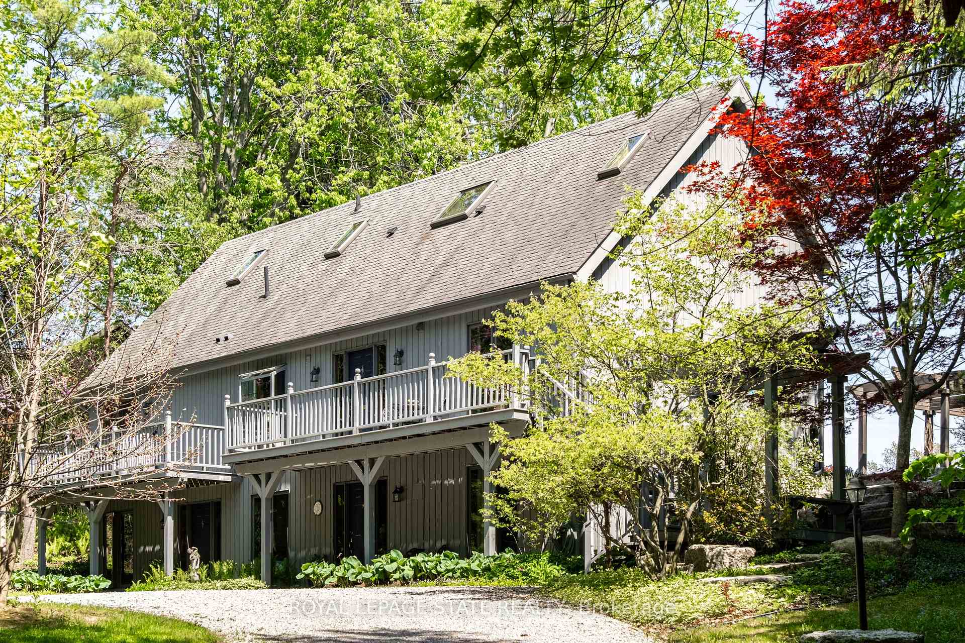176 Weirs Lane, Hamilton, ON L9H 5E1