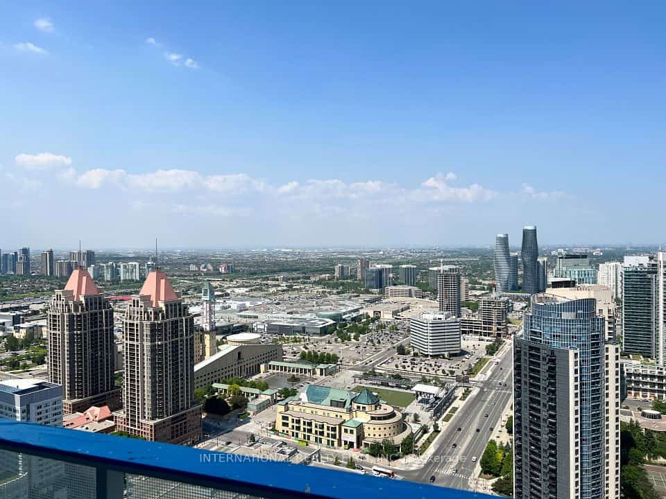 3900 Confederation Parkway #4002, Mississauga, ON L5B 0M3