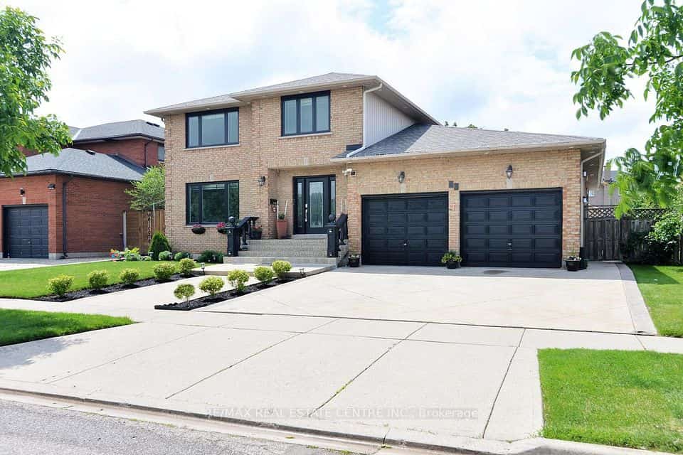 43 Regalview Drive, Hamilton, ON L8G 4Y7