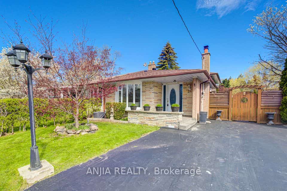 24 Friar Tuck Road, Markham, ON L3P 1L9