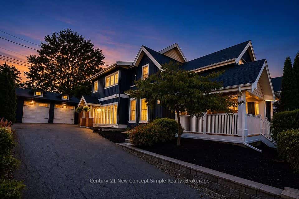 56 Machell Avenue, Aurora, ON L4G 2R7