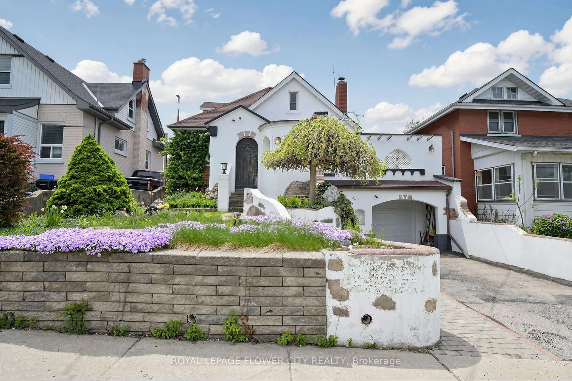 287 Courtland Avenue E, Kitchener, ON N2G 2V8