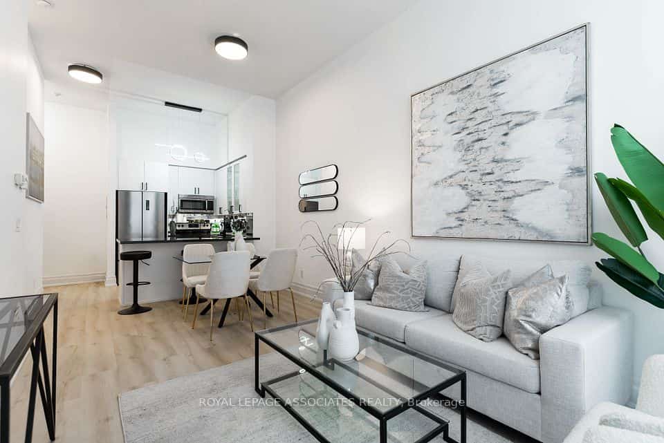 111 Upper Duke Crescent #101, Markham, ON L6G 0C8
