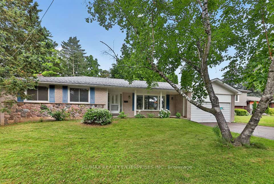 975 Cresthampton Lane, Mississauga, ON L5H 2X2