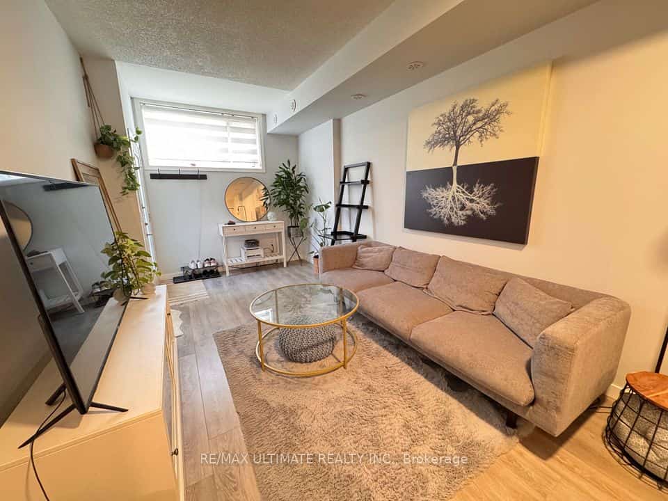 1135 Cooke Boulevard #113, Burlington, ON L7T 0C3