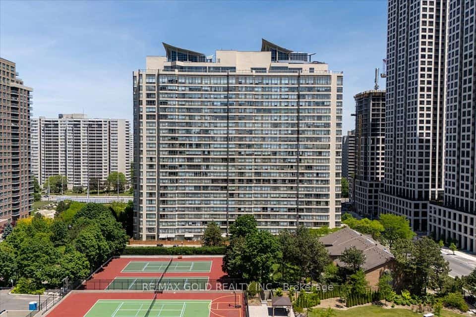 55 Elm Drive W #805, Mississauga, ON L5B 3Z3
